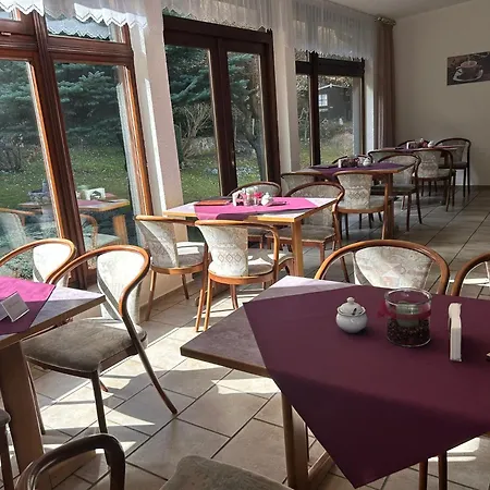 Benz Cafe & Bed & Breakfast